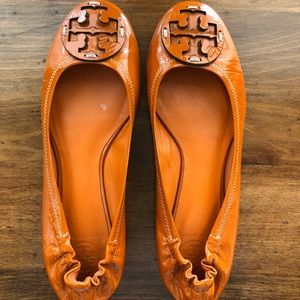 Tory Burch size 9.5 orange patent Revas